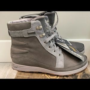 Brand New Womens Waterproof Chaco Sierra Boot. Size 7